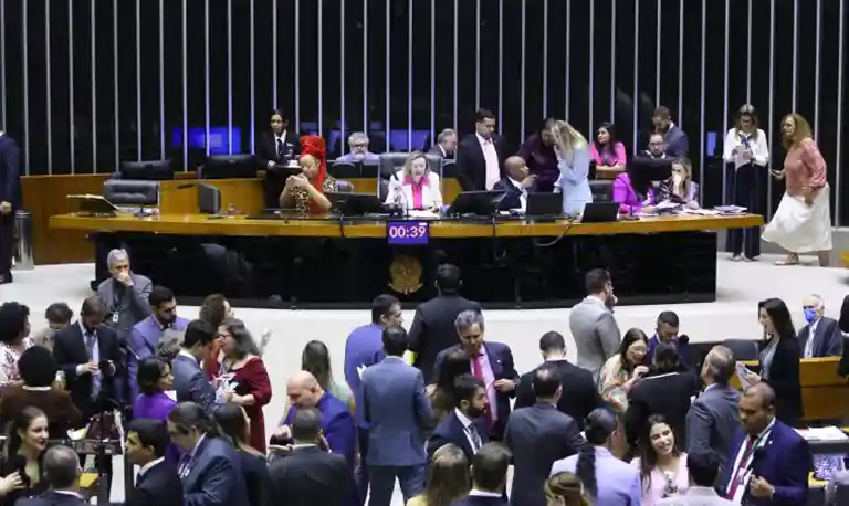 Imagem-sessão-do-Senado-Federal-que-aprova-a-que-preve-pensao-para-filhos-e- dependentes-de vítimas-de-feminicídio